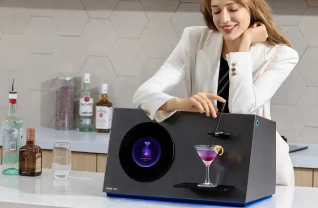 BreakReal R1 AI Cocktail Machine