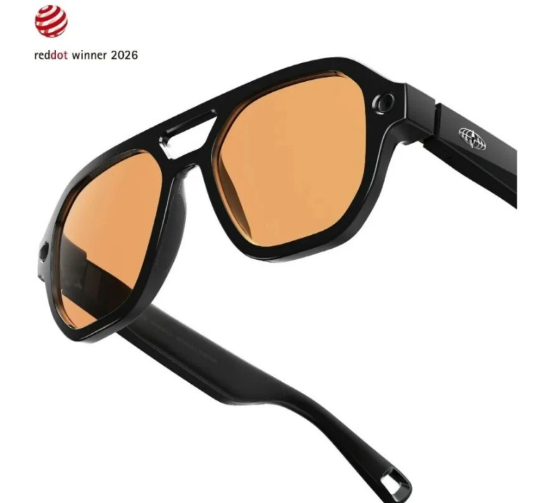 L'Attitude 52°N Berlin Obsidian Aviator frame with camera module