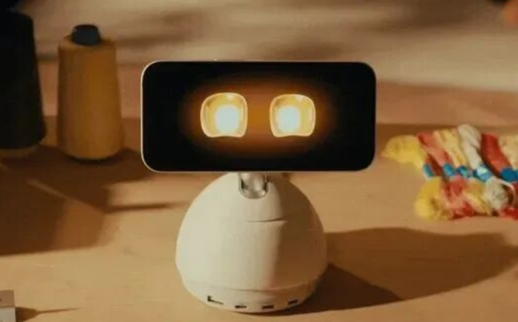 Loona Deskmate Pixar style animated eyes closeup