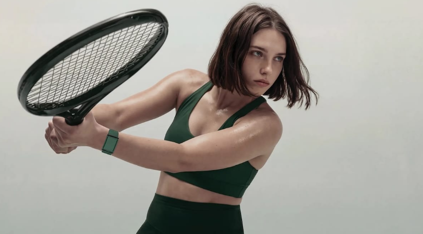 Athlete wearing Luna Band during tennis workout