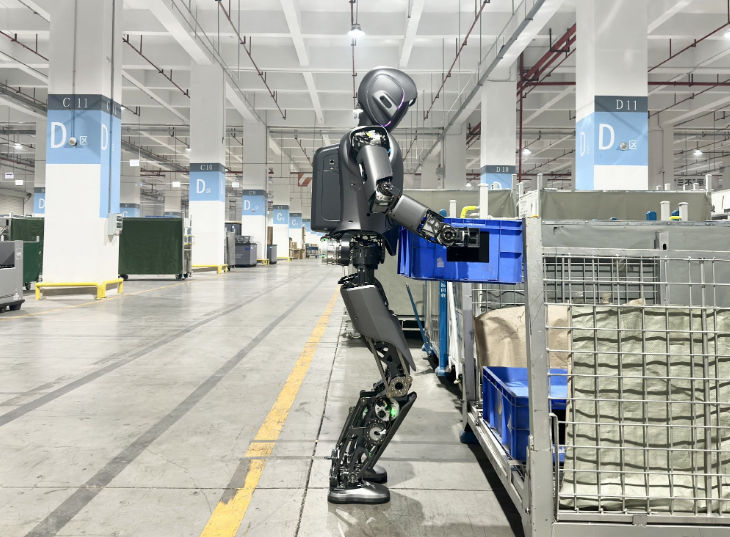 UBTECH Walker S1 industrial humanoid robot factory training in automotive plant